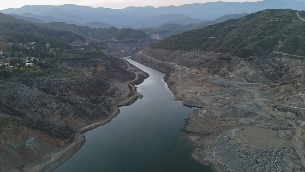 Hatay’da Su Krizi Kapıda: Karaçay Barajı Kuruma Noktasında! 2